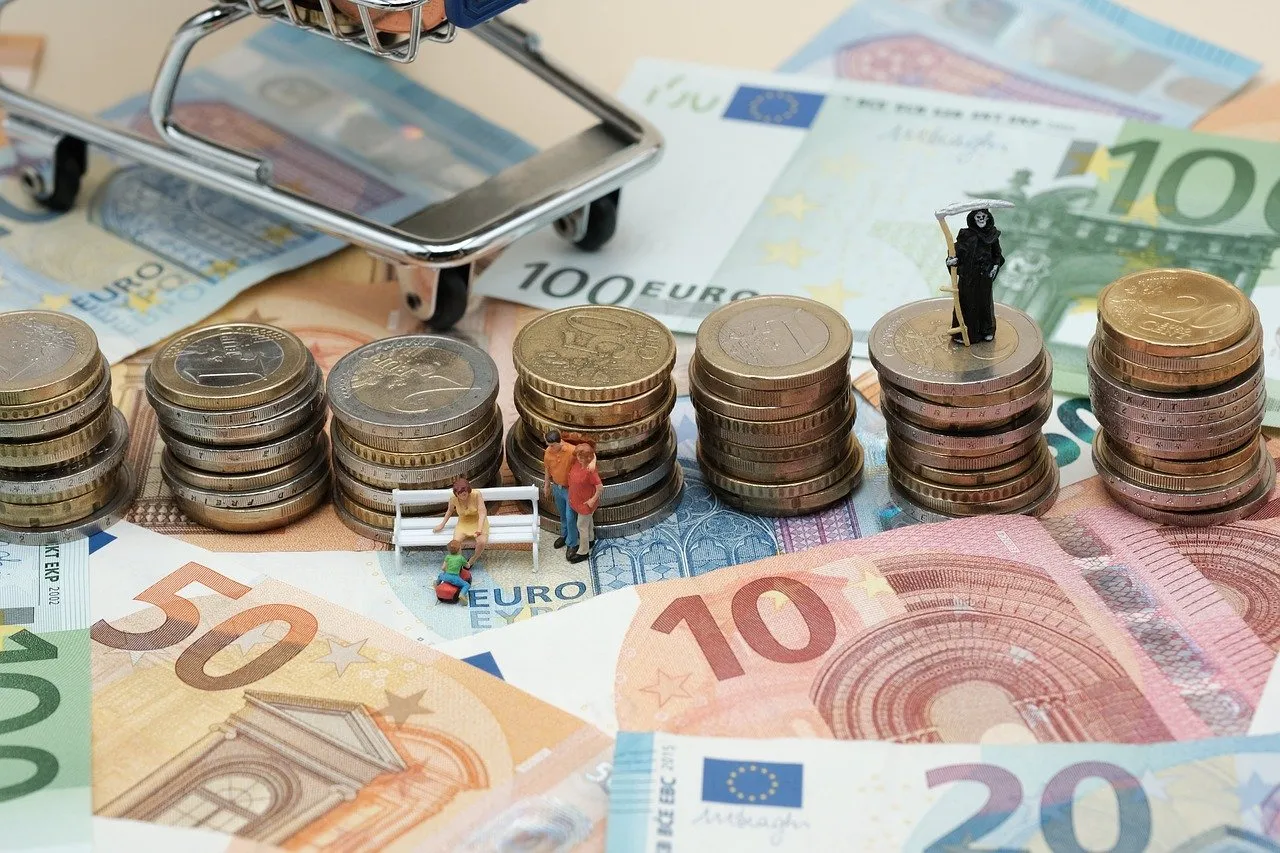 Podávanie si rúk pri podpise zmluvy o pôžičke