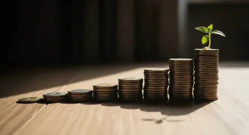 Eurobankovky a mince symbolizujúce zvýšenie dôchodku po valorizácii